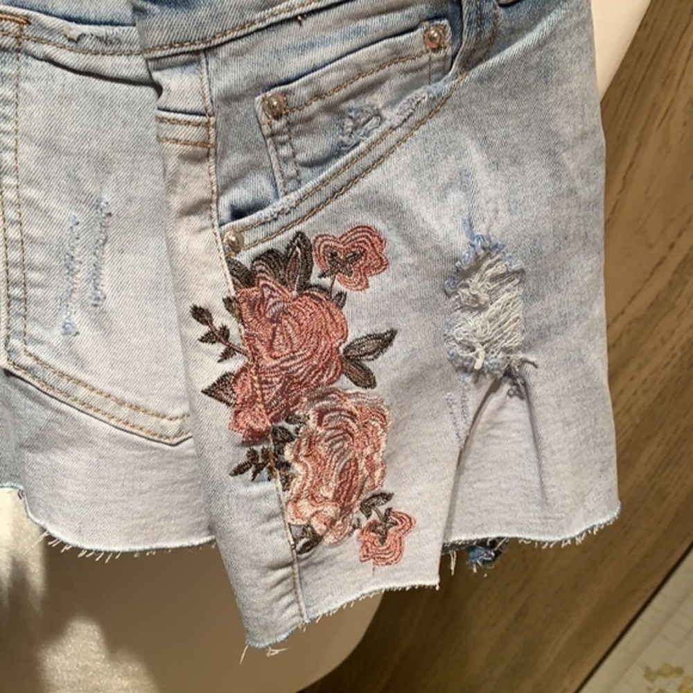 ALMOST FAMOUS, HIGH RISE SHORTS - Picture 3 of 10